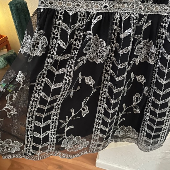 Socialite lace dress - Picture 5 of 11